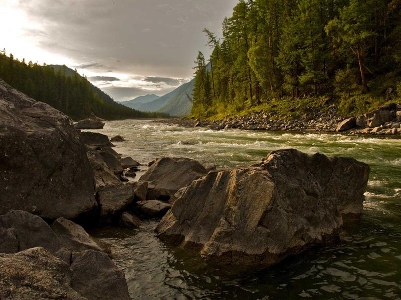 重庆山城<br>lyk4ls.cn 轻轨穿楼奇观